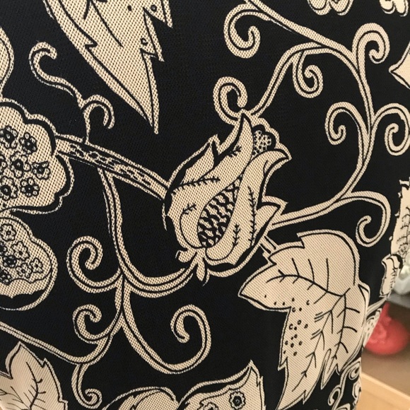 Vneck top - Picture 3 of 5